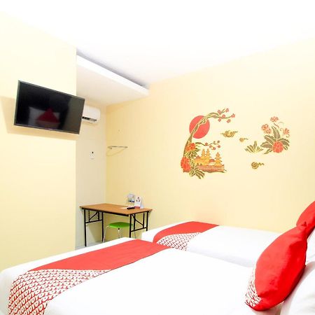 Super Oyo Capital O 217 A1 Hotel Surabaia Exterior foto