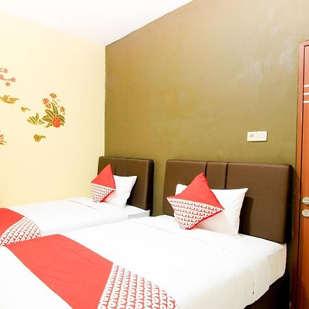 Super Oyo Capital O 217 A1 Hotel Surabaia Exterior foto