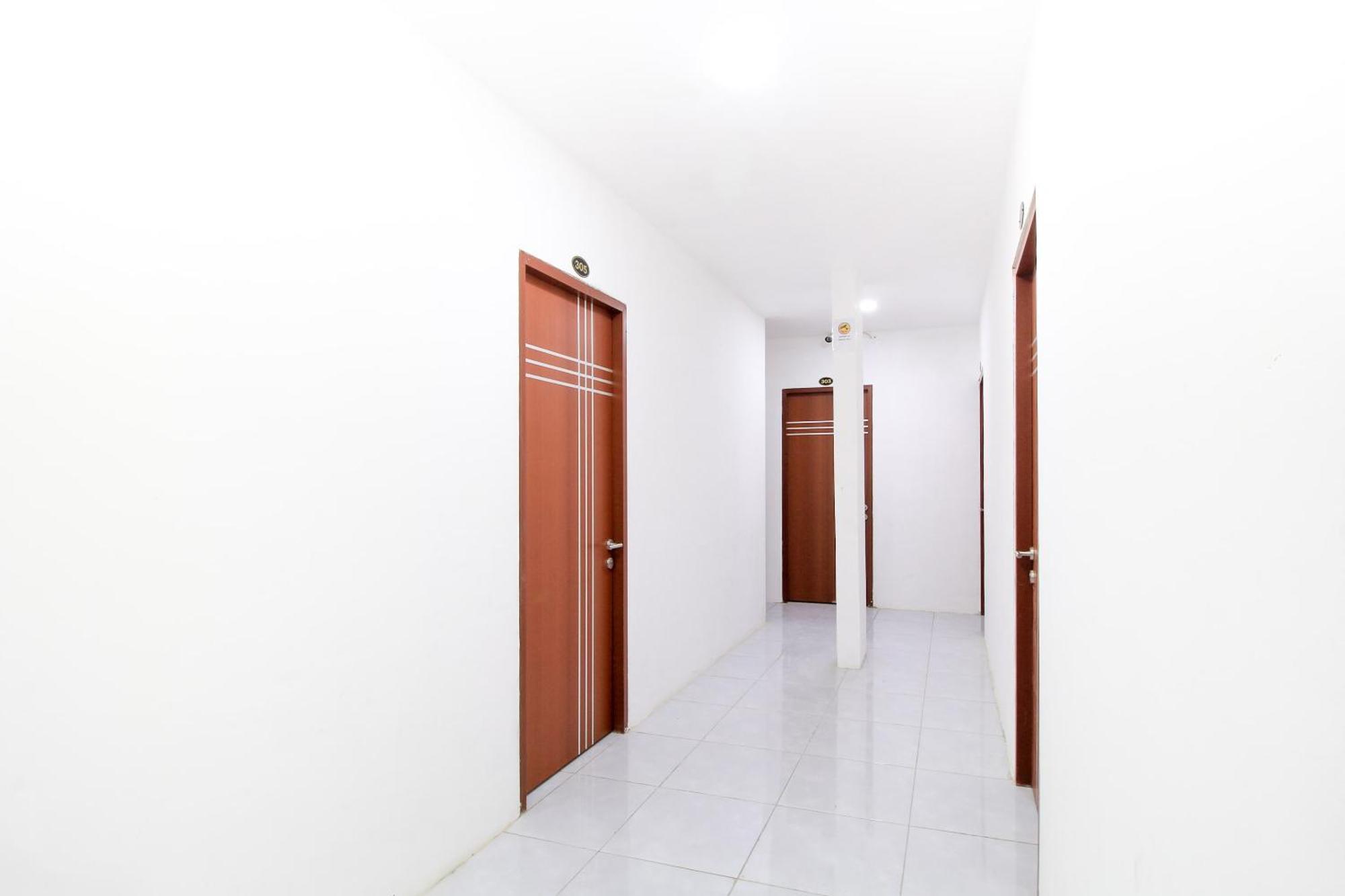 Super Oyo Capital O 217 A1 Hotel Surabaia Exterior foto