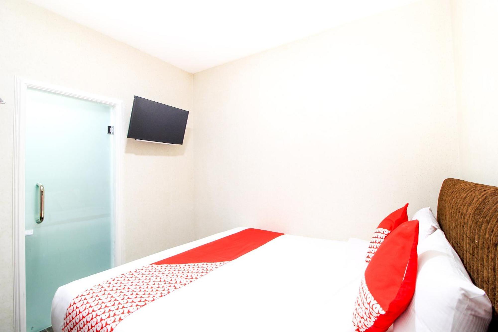 Super Oyo Capital O 217 A1 Hotel Surabaia Exterior foto