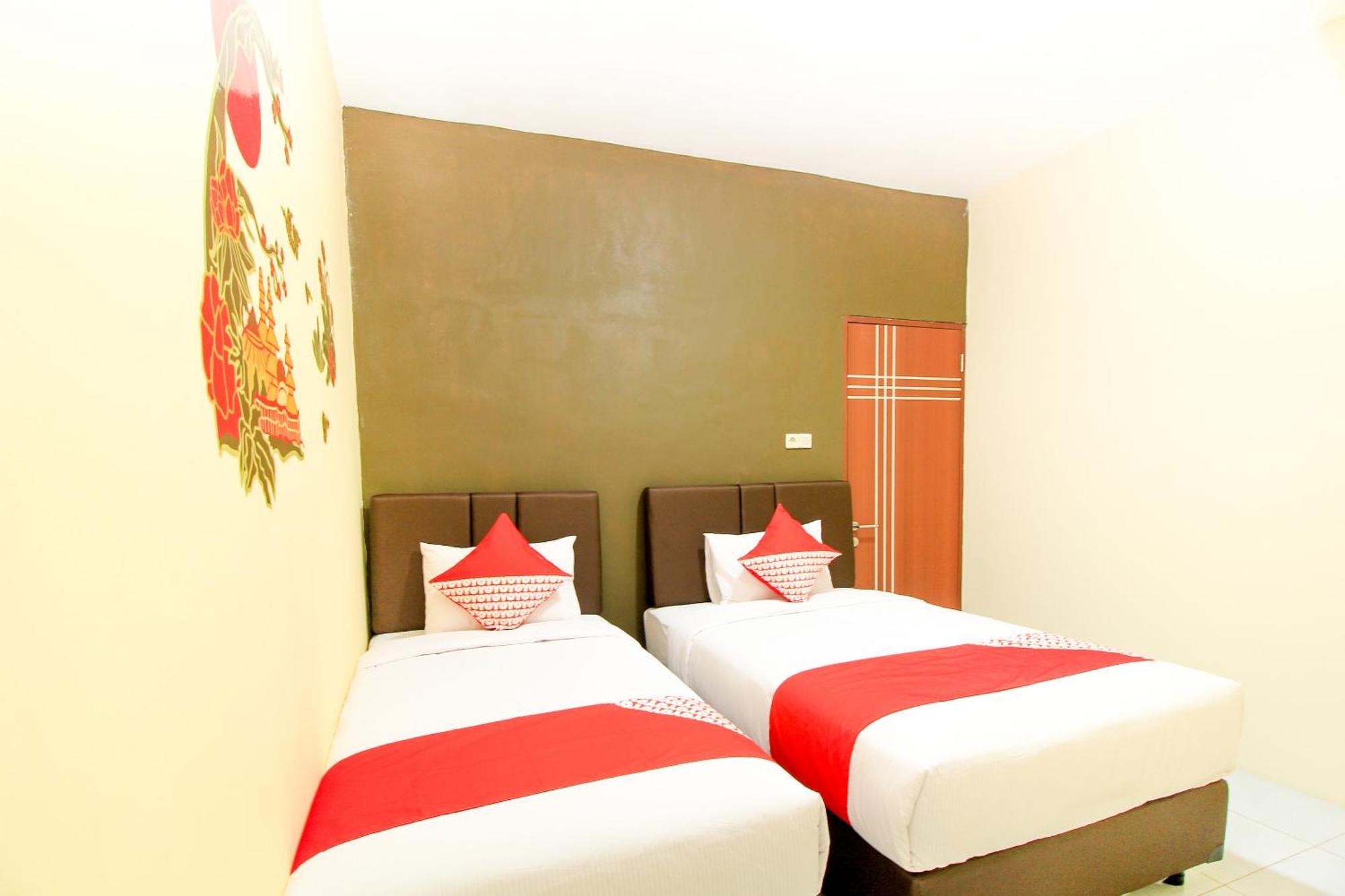 Super Oyo Capital O 217 A1 Hotel Surabaia Exterior foto