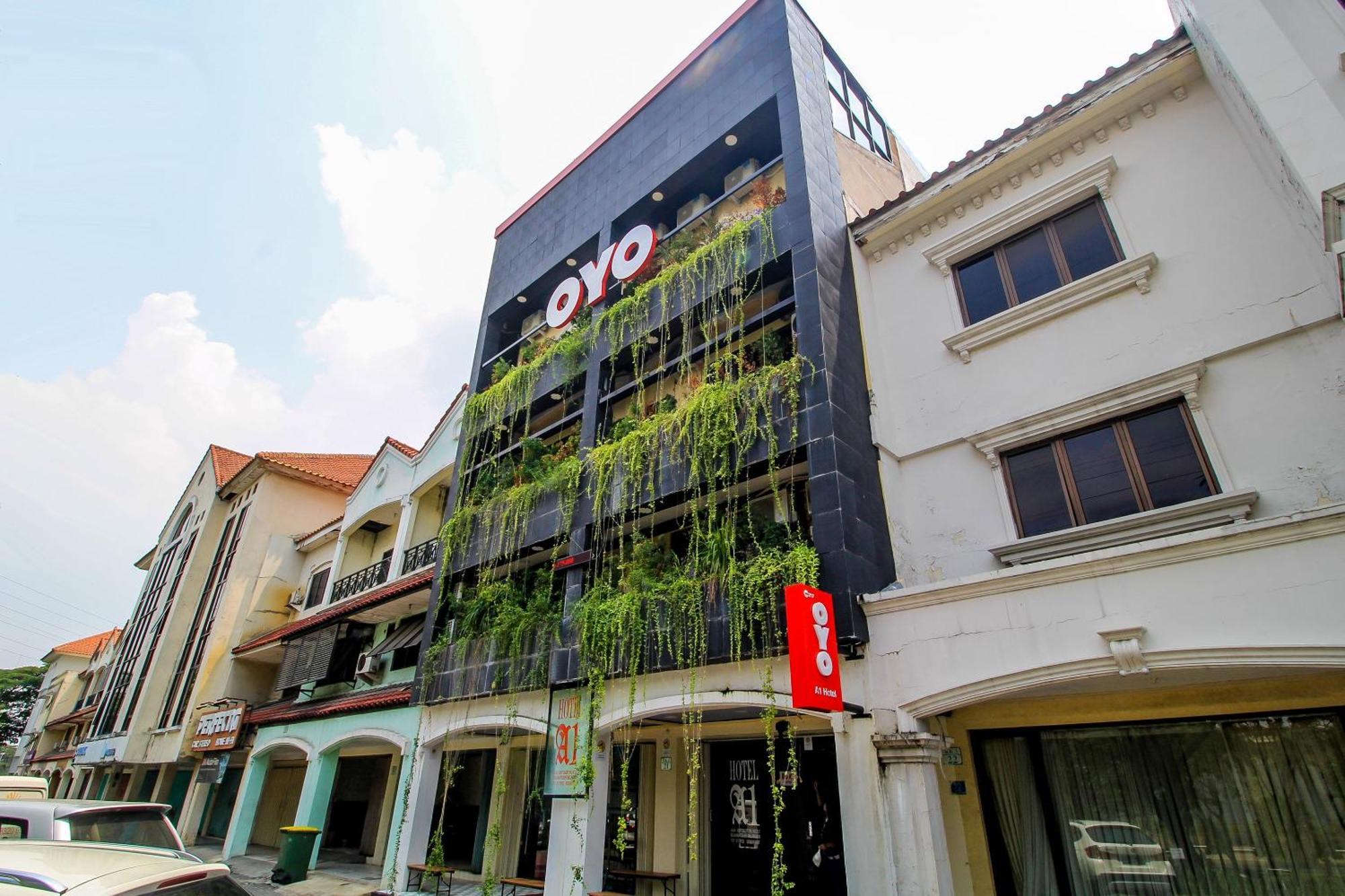 Super Oyo Capital O 217 A1 Hotel Surabaia Exterior foto