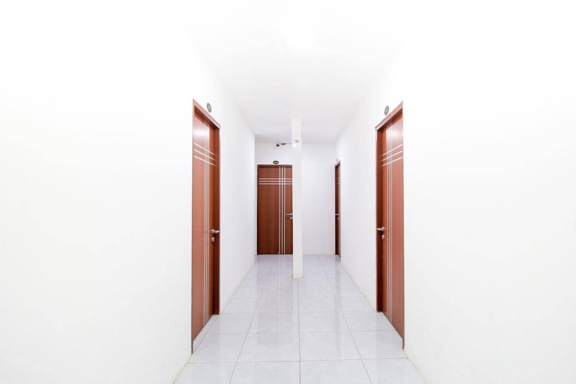 Super Oyo Capital O 217 A1 Hotel Surabaia Exterior foto